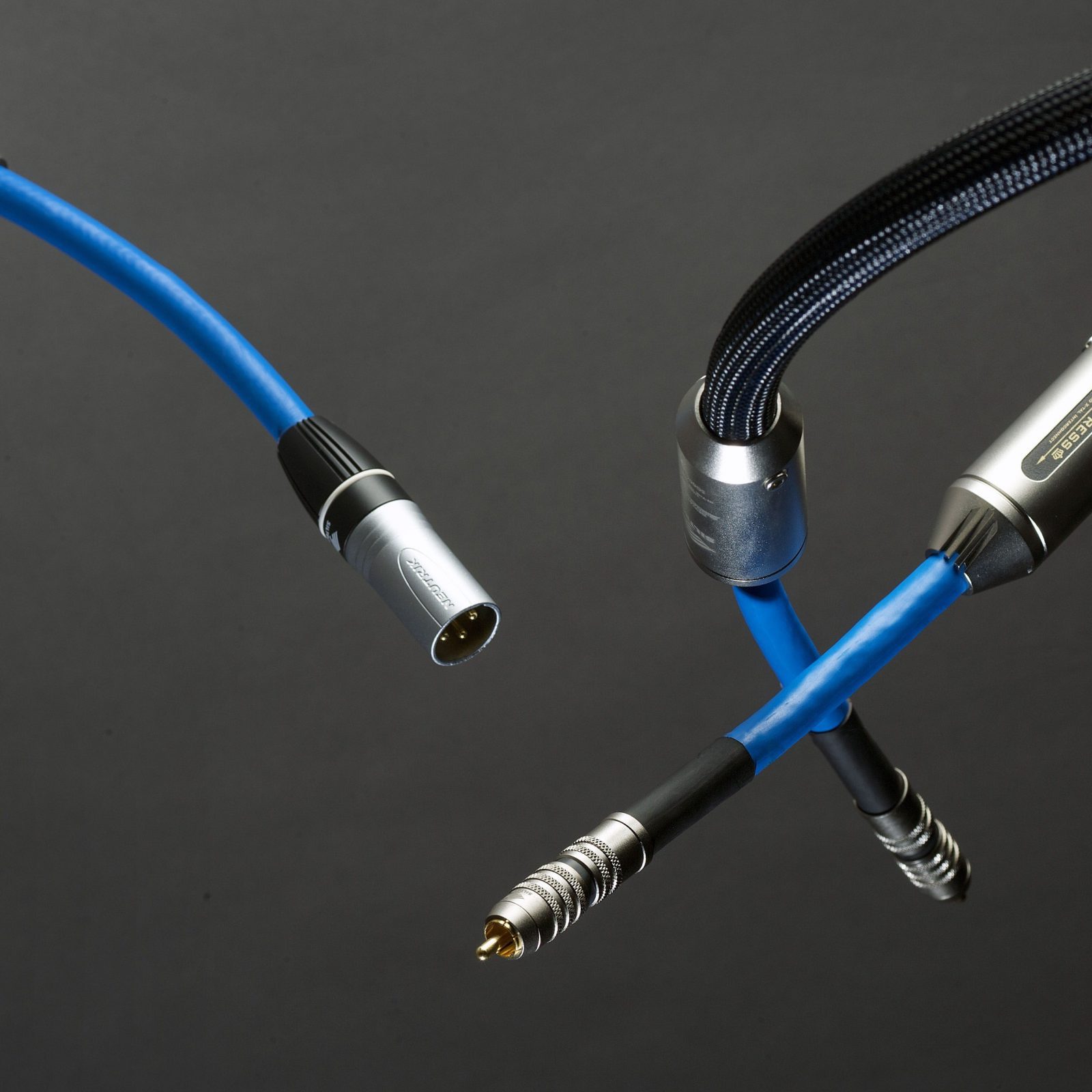 带 XLR 和 RCA 连接器的 Siltech Empress 皇冠互连器件