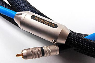 Siltech Empress Interconnect Gehäuse und Stecker in Nahaufnahme